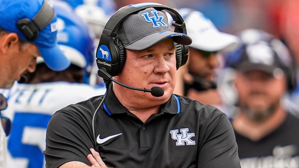 Mark-Stoops-states-there-is-zero-chance-he-is-stepping-down-as-Kentucky-head-coach