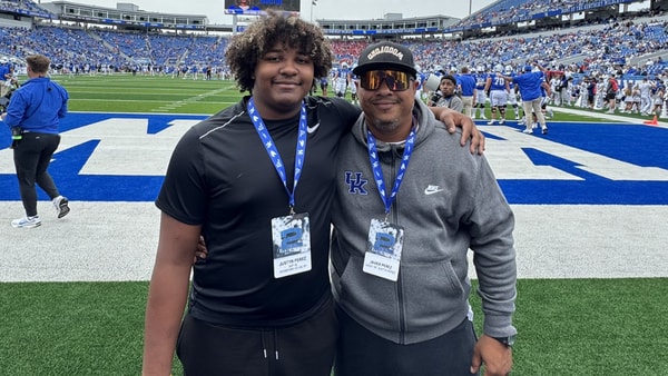 Woodford County 2027 offensive lineman Justyn Perez (left) | via X/Twitter: @itz_justyn