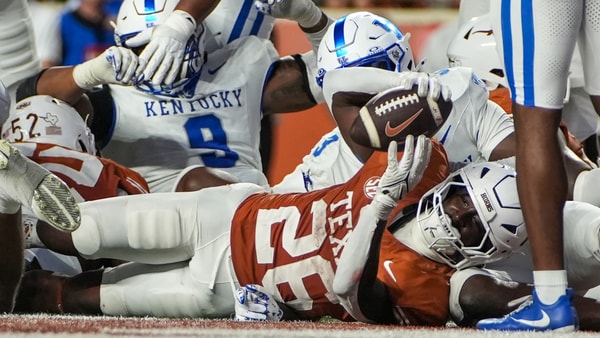 Texas RB Tre Wisner scores a touchdown against Kentucky in 2024, via Ricardo B. Brazziell:USA TODAY Network via Imagn Images