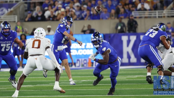 Kentucky QB Cutter Boley throws a pass vs. Texas, via Dr. Michael Huang, KSR