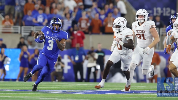 Kentucky RB Seth McGowan breaks free vs. Texas, via Dr. Michael Huang, KSR