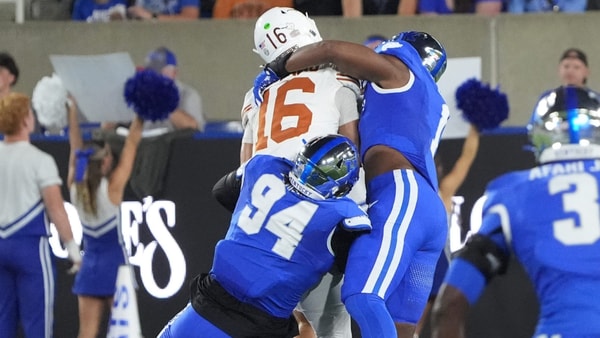 Kentucky’s Kam Olds and Tavion Gadson (94) sacks Texas’ Arch Manning Saturday night at Kroger Field. Oct. 18, 2025 (© Scott Utterback/Courier Journal / USA TODAY NETWORK via Imagn Images)