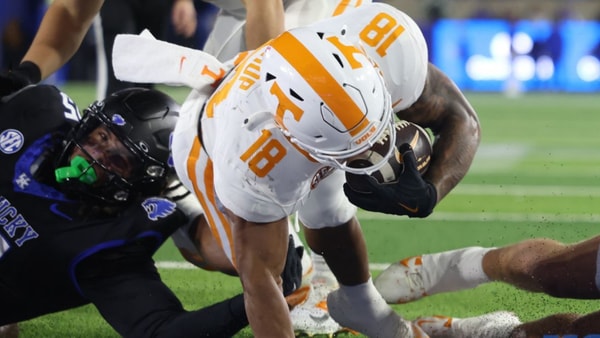 Tennessee RB DeSean Bishop rushes for a touchdown at UK, via Dr. Michael Huang, Kentucky Sports Radio:On3
