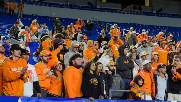 tennessee-fans-in-lexington