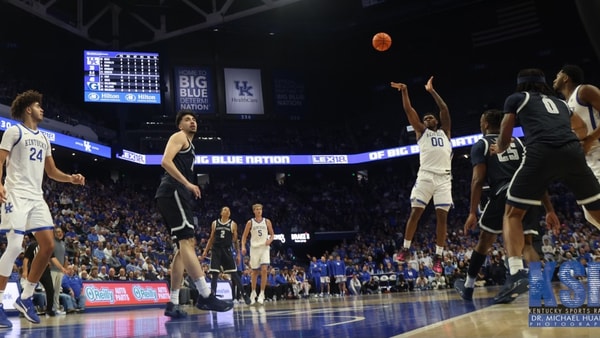 Kentucky guard Otega Oweh shoots a jumper versus Georgetown - Dr. Michael Huang, Kentucky Sports Radio/On3