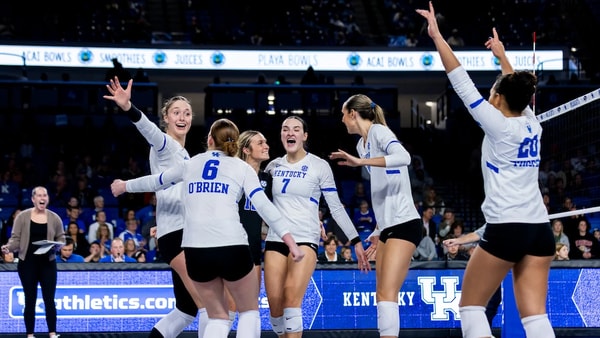 kentucky-volleyball-sweeps-vanderbilt-sole-possesion-1st-place-sec