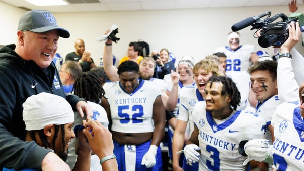 mark-stoops-lets-kentucky-dance-joyful-locker-room-auburn-win