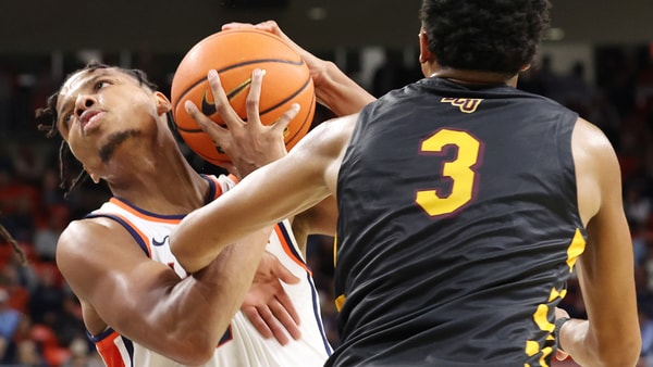 Auburn F Keyshawn Hall played well, but Steven Pearl's team struggled in his SEC head coaching debut, via John Reed-Imagn Images