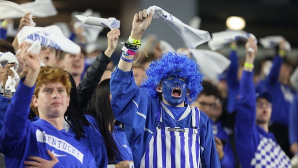 Kentucky football fans at Kroger Field, Dr. Michael Huang, Kentucky Sports Radio:On3
