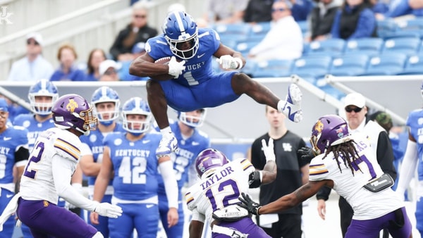 Copy of Copy of four-star-julian-phillips-discusses-recruitment-official-visits (15)