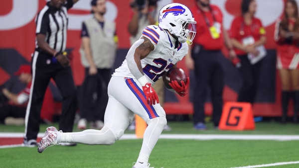 Former Wildcat Ray Davis returns a kickoff for a touchdown against the Texans, via Troy Taormina-Imagn Images