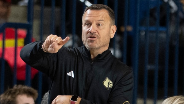 jeff-walz-says-kentuckys-playing-very-well-ahead-of-saturdays-matchup