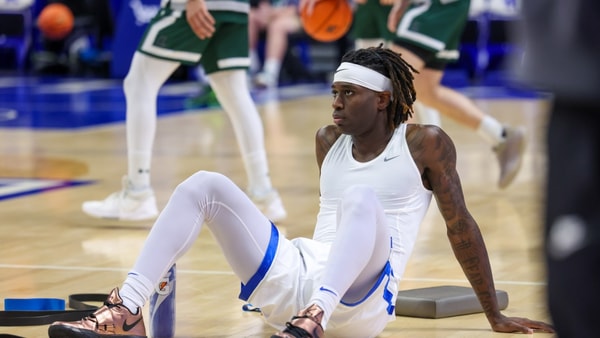 Denzel Aberdeen warms up vs. Loyola Maryland (Photo by Mont Dawson, Kentucky Sports Radio)
