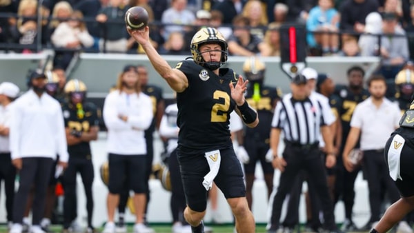 Vanderbilt QB Diego Pavia throws a pass against Kentucky, Via Mont Dawson, KSR