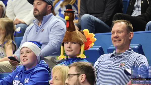 happy-thanksgiving-heres-how-the-kentucky-wildcats-are-spending-it
