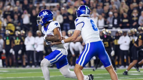 Kentucky QB Cutter Boley hands the ball off to Seth McGowan, via Mont Dawson, KSR