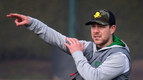 New Oregon offensive coordinator and quarterbacks coach Will Stein leads a drill on the first practice of spring for Oregon football as the Ducks prepare for the 2023 season. © Chris Pietsch/The Register-Guard / USA TODAY NETWORK