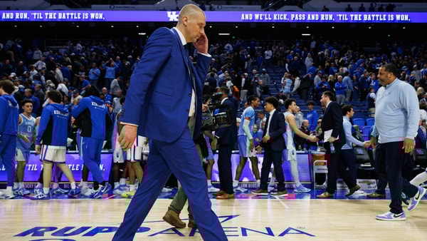 mark-pope-kentucky-north-carolina-loss-locker-room-mood