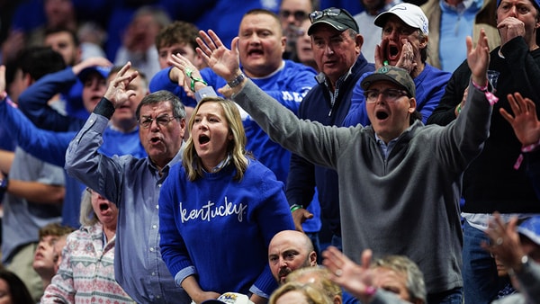 Kentucky fans boo Mark Pope against Gonzaga