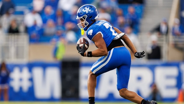 Nov 15, 2025; Lexington, Kentucky, USA; Kentucky Wildcats wide receiver DJ Miller (7) makes a one-handed catch during the fourth quarter against the Tennessee Tech Golden Eagles at Kroger Field. Mandatory Credit: Jordan Prather-Imagn Images