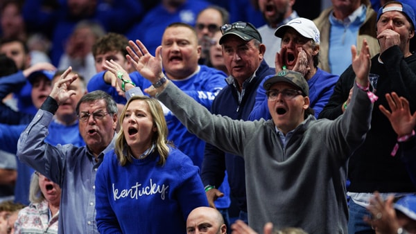 Angry Kentucky basketball fans, via Jordan Prather-Imagn Images