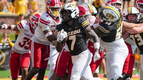 Marquise Davis scores a touchdon for Missouri, via Denny Medley-Imagn Images