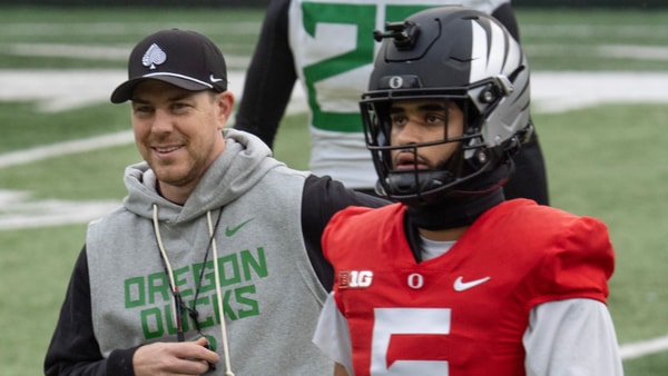 Will Stein at practice with Dante Moore ahead of the College Football PLayoff, via Chris Pietsch:The Register-Guard : USA TODAY NETWORK via Imagn Images