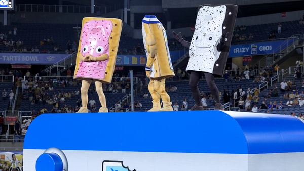 The Pop-Tarts Bowl is never short on shenanigans, via Nathan Ray Seebeck-Imagn Images