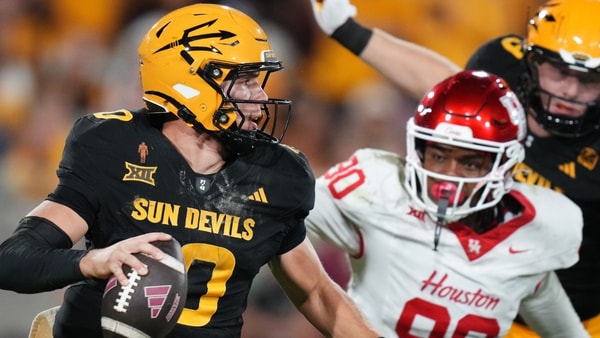 quarterback Sam Leavitt (10) scrambles away from Houston Cougars defensive lineman Eddie Walls III (90) at Mountain America Stadium in Tempe on Oct. 25, 2025. © Joe Rondone/The Republic / USA TODAY NETWORK via Imagn Images