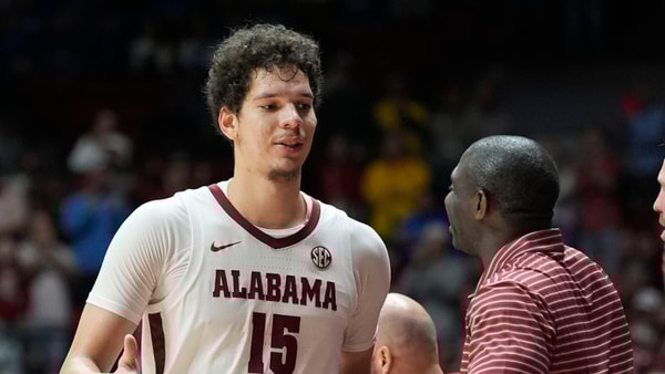 Jan 3, 2026; Tuscaloosa, AL, USA; Alabama center Noah Williamson (15) accepts congratulations as he comes to the bench at Coleman Coliseum. Alabama downed Kentucky 89-74. Mandatory Credit: Gary Cosby Jr.-Tuscaloosa News