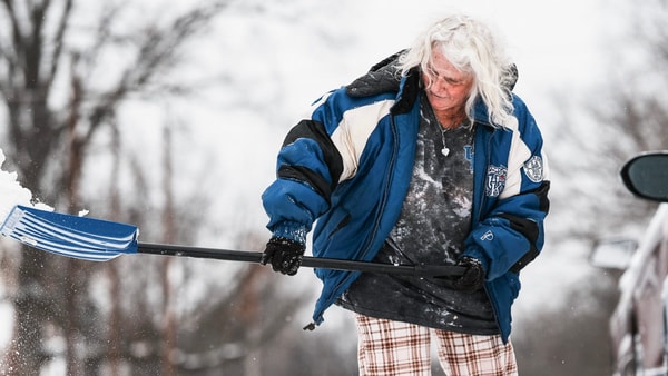kentucky-jacket-snow-shovel