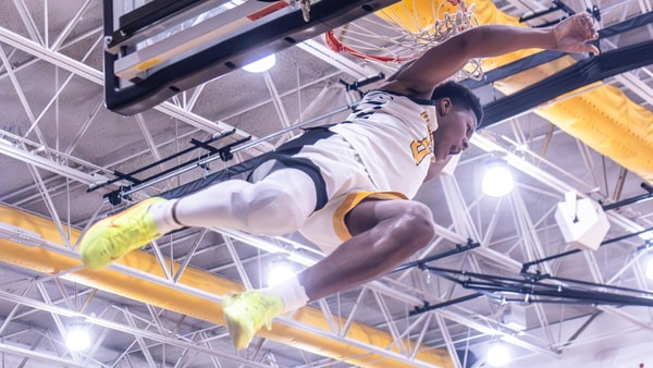 Omari Jointer scores 28 points in the upset win over No. 1 Madison Central on Jan. 31, 2026. Photo by Noah Fox.