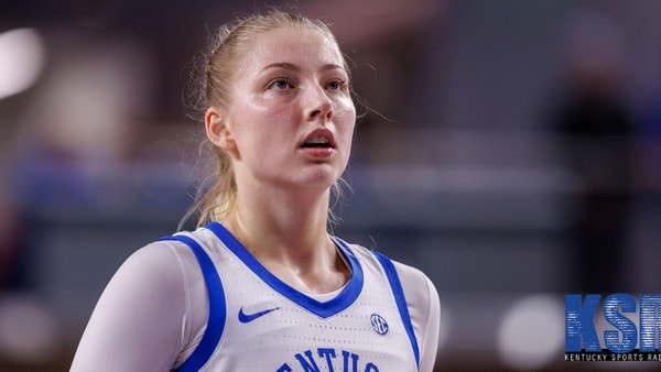 clara-strack-reaches-1000-career-points-with-33-point-outing-against-arkansas