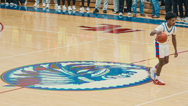Cam Steele, Madison Central guard, brings up the ball against Bell Co. on Feb. 4, 2026. Photo by Sterling Hohman