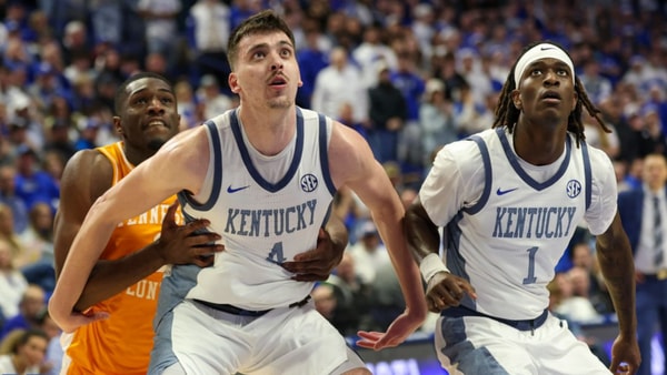 Kentucky F Andrija Jelavic and Denzel Aberdeen go for a rebound against Tennessee, via Mont Dawson, KSR
