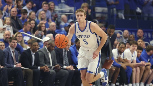 Kentucky guard Collin Chandler takes the ball up against Vanderbilt (Dr. Michael Huang, Kentucky Sports Radio/On3)