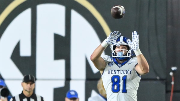 Nov 22, 2025; Nashville, Tennessee, USA; Kentucky Wildcats tight end Willie Rodriguez (81) makes a catch on the sideline against the Vanderbilt Commodores during the second half at FirstBank Stadium. Mandatory Credit: Steve Roberts-Imagn Images