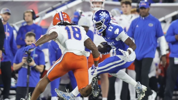 Kentucky WR Hardley Gilmore catches a pass against Florida on 11/8/2025 - Dr. Michael Huang, Kentucky Sports Radio/On3