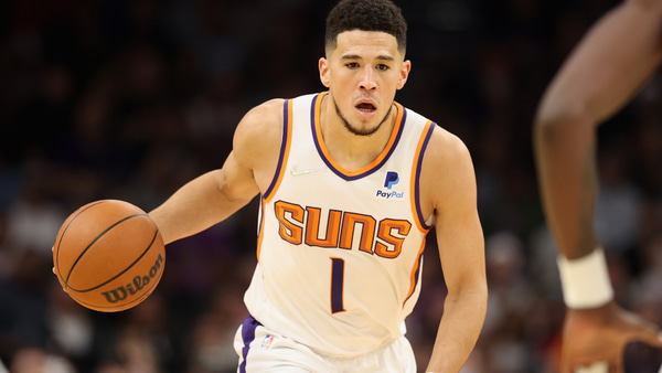 bbnba-booker-leads-hot-suns-team-to-14th-straight-win