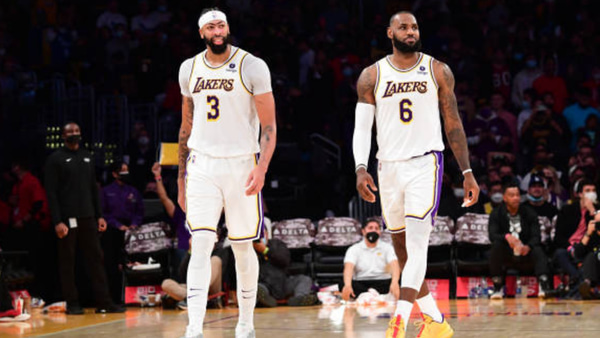 BBNBA-Anthony-Davis-Lebron-hold-off-Detroit