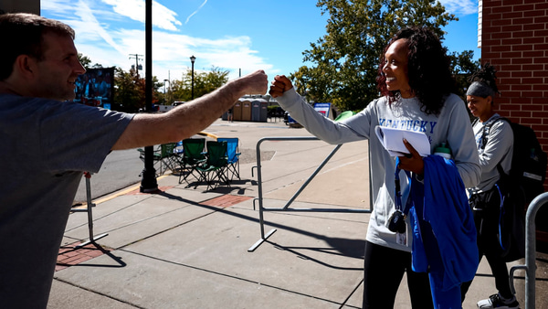 kentucky-wbb-gets-comfortable-big-blue-madness-campout