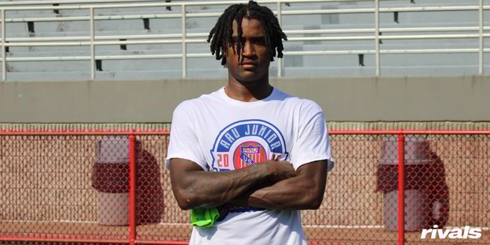 2027 wide receiver Javien Robinson