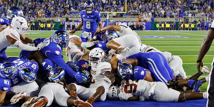 1 - Longhorns stop Cats _C6A0397