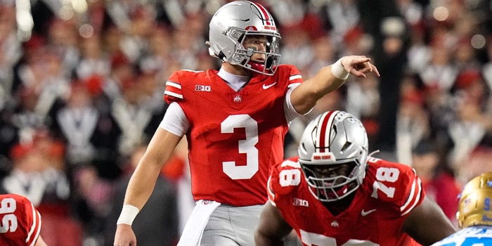 Ohio State Buckeyes quarterback Lincoln Kienholz (3) speaks to his teammates in the second half of the NCAA college football game at Ohio Stadium on Saturday, Nov. 15, 2025 in Columbus, Ohio.