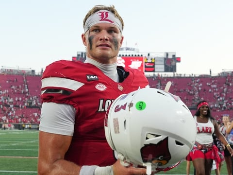 2026-09-20T003030Z_1104206656_MT1USATODAY29864710_RTRMADP_3_NCAA-FOOTBALL-SOUTHERN-METHODIST-AT-LOUISVILLE (1)