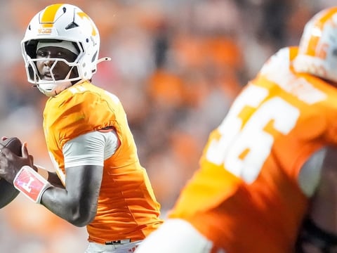 2026-09-20T025218Z_1930198351_MT1USATODAY29868134_RTRMADP_3_TENNESSEE-QUARTERBACK-FAIZON-BRANDON-11-LOOKS-TO-THROW (1)