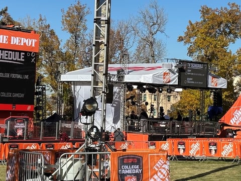 2025-10-31T192846Z_1379250961_MT1USATODAY27464419_RTRMADP_3_THE-SET-OF-ESPN-COLLEGE-GAMEDAY-AT-PRESIDENT-S-CIRCLE-AT-THE (1)