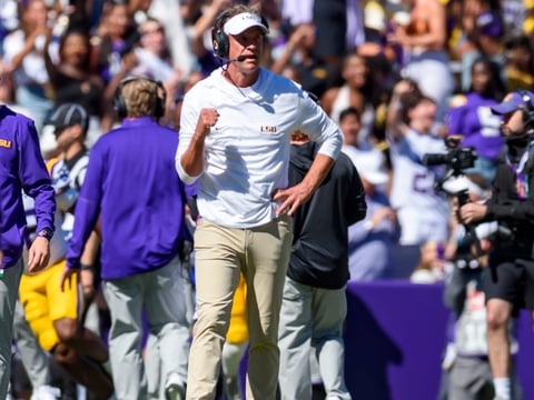 2026-10-17T201636Z_278252800_MT1USATODAY30113313_RTRMADP_3_TIGERS-HEAD-COACH-LANE-KIFFIN-THE-LSU-TIGERS-TAKE-ON-THE (1)