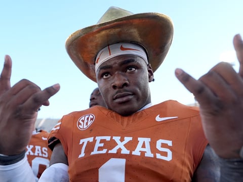 Texas-EDGE-Colin-Simmons-plans-to-enter-NCAA-Transfer-Portal