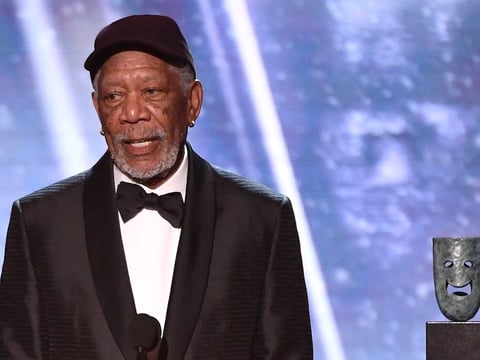 2018-01-22T082429Z_1599282929_MT1USATODAY10558845_RTRMADP_3_JAN-21-2018-LOS-ANGELES-CA-USA-MORGAN-FREEMAN-ACCEPTS (1)